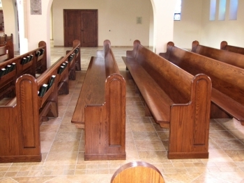 A Seat at the Table: Pews vs. Chairs in the Modern Church image